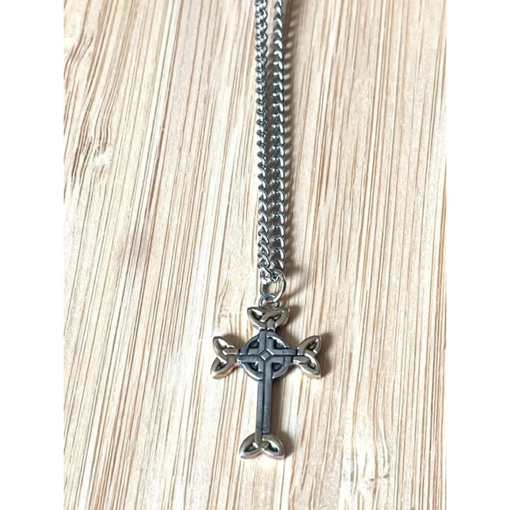Vintage Celtic Cross Necklace Silver Tone 18” Chain